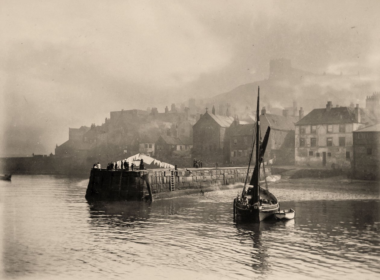 Pohled na přístav, Whitby, North yorkshire. 1884 (foto) od Frank Meadow Sutcliffe