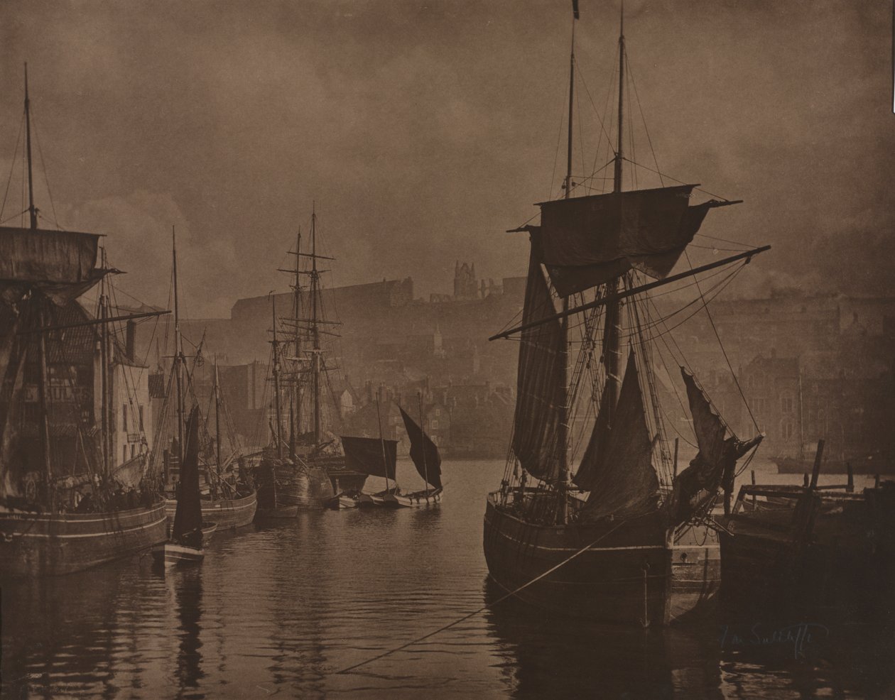 Whitby Harbour od Frank Meadow Sutcliffe