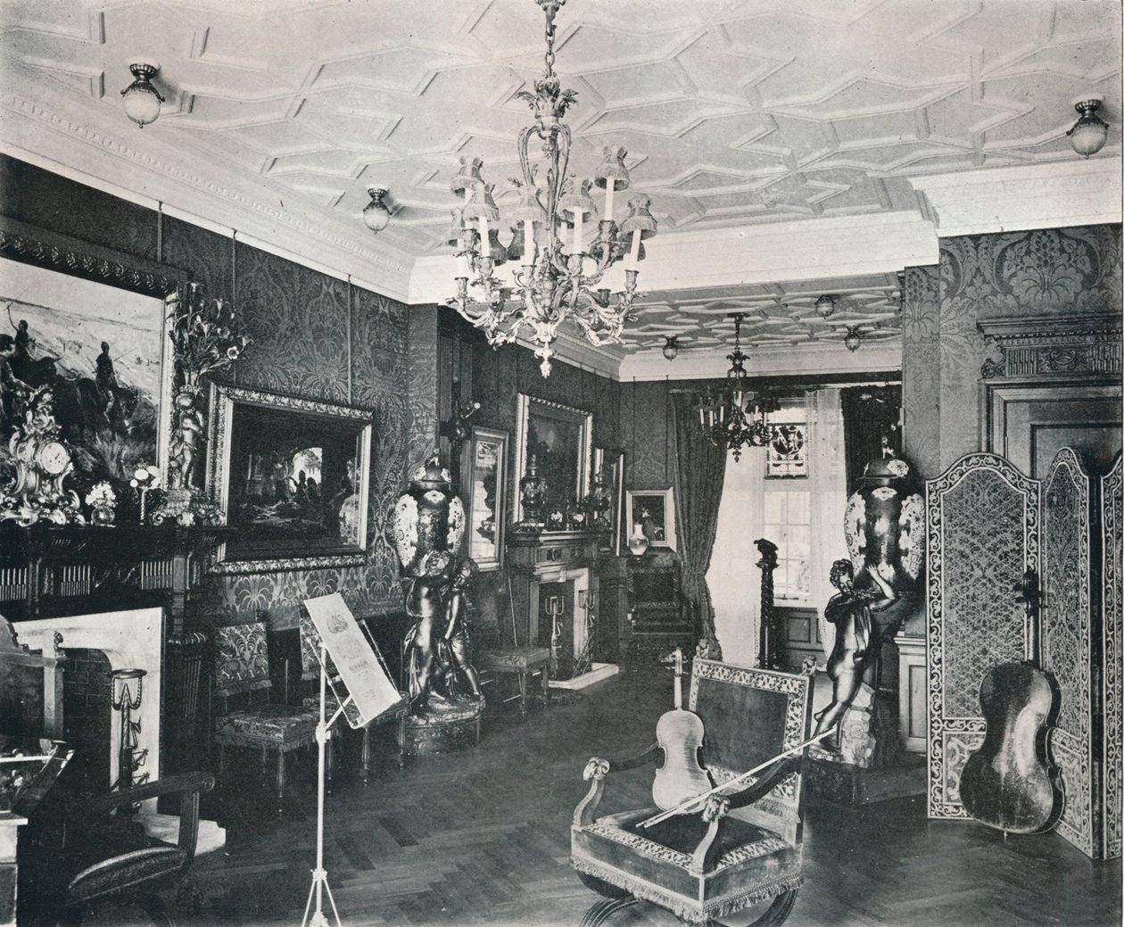 The Music-Room, Captain Harveys House, Hampstead, c1903 od Frank William Brookman