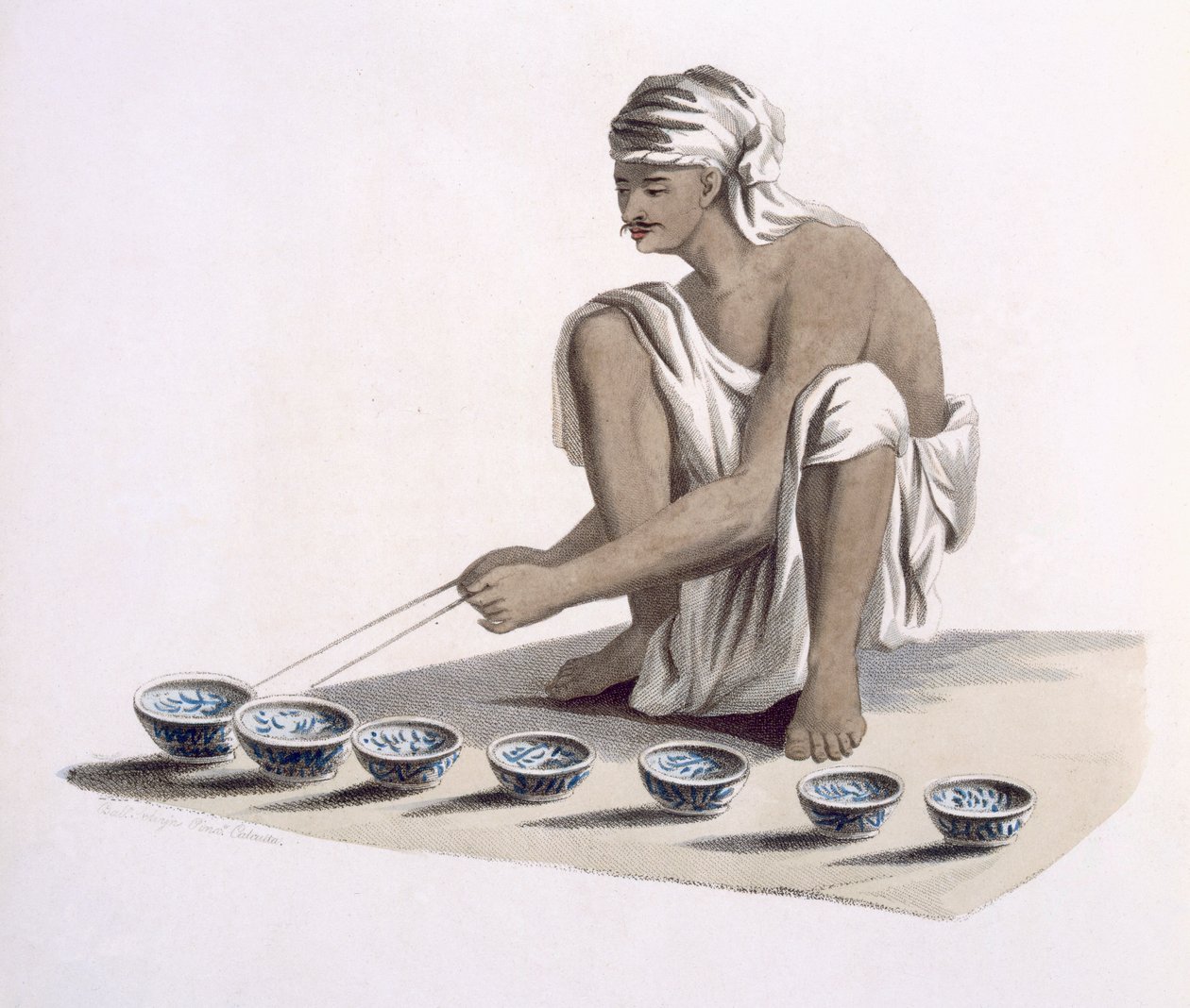 Jultrung: hra na různé velikosti porcelánových šálků pro vytvoření zvuku jako harmoniky, z „Costumes of India“ od E. Orme, 1804 (barevný lept) od Franz Balthazar Solvyns