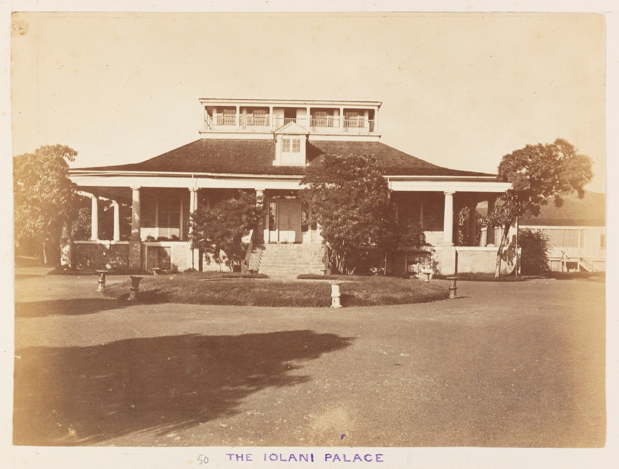 Pacifická stanice v HMS Triumph - fotografie 50, palác Iolani. Honolulu. od Frederick George Denham Bedford