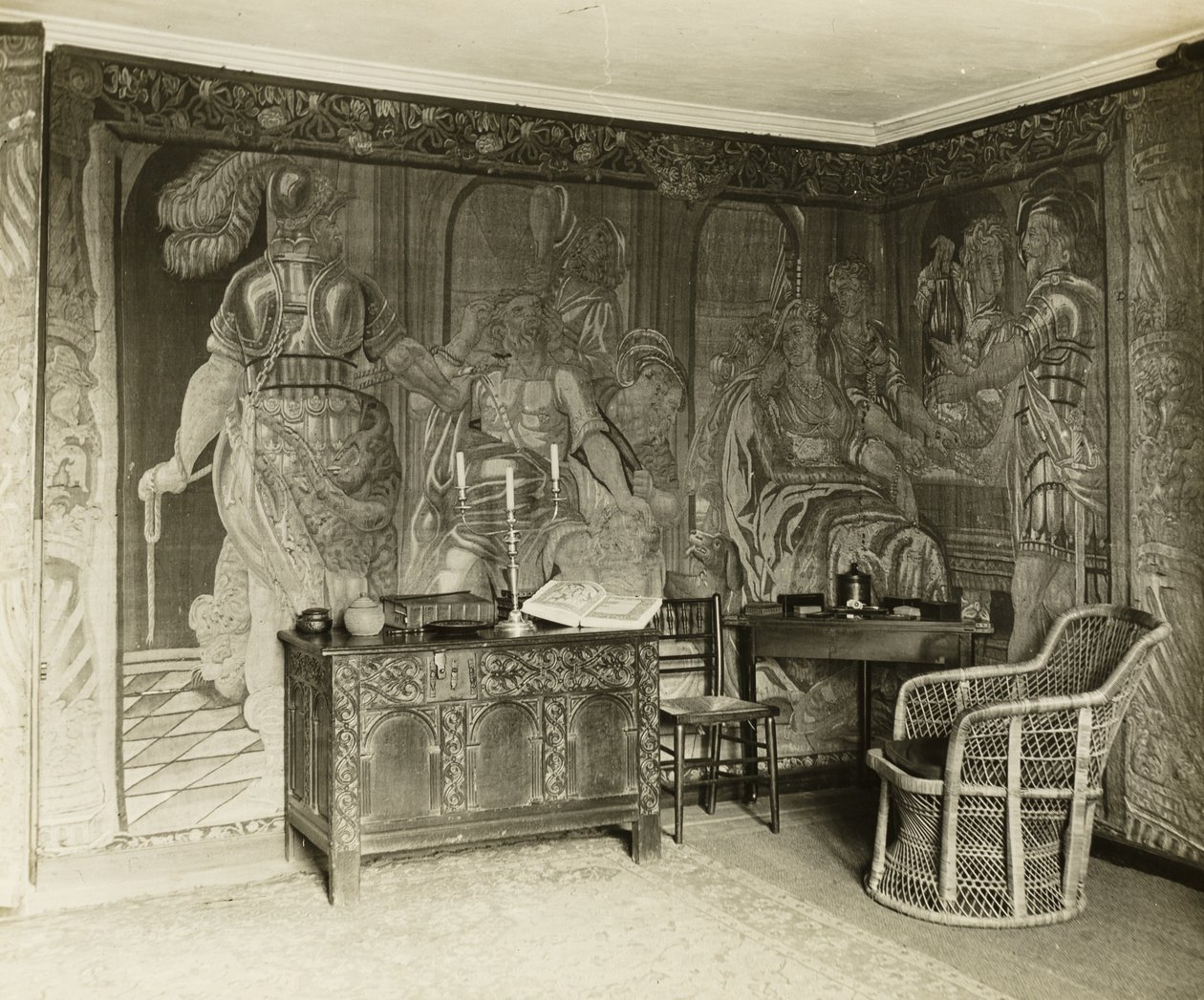 Kelmscott Manor: V místnosti s tapiseriemi od Frederick H. Evans