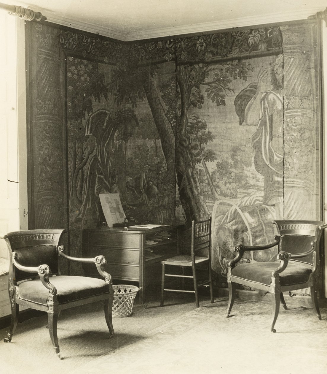 Kelmscott Manor: V místnosti s tapiseriemi od Frederick H. Evans