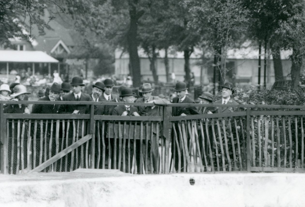 Italský král Victor Emmanuel III při návštěvě londýnské zoo v roce 1924 od Frederick William Bond