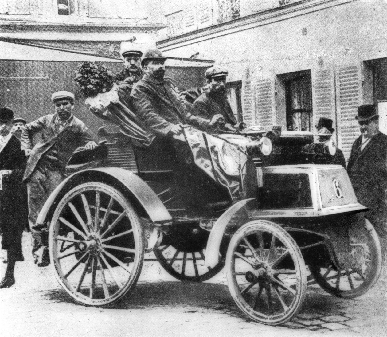 Vůz Panhard-Levassor vyhrál první cenu, 1891 od French Photographer