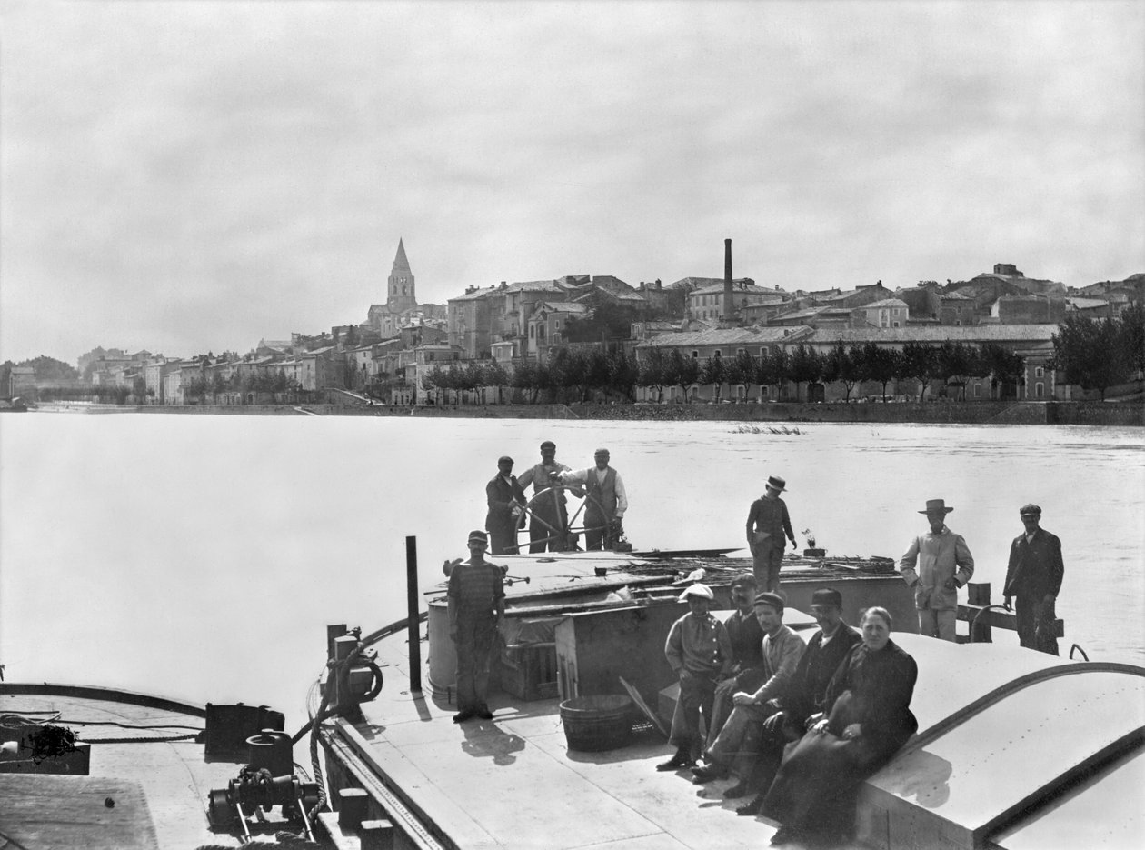 Lodníci na Rhoně poblíž Bourg Saint Andreal, počátek 20. století od French Photographer