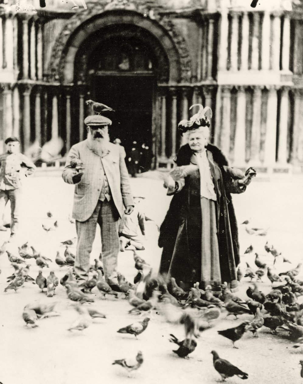 Claude Monet (1840-1926) a jeho manželka Alice (1844-1911) St. Marks Square, Benátky, říjen 1908 od French Photographer