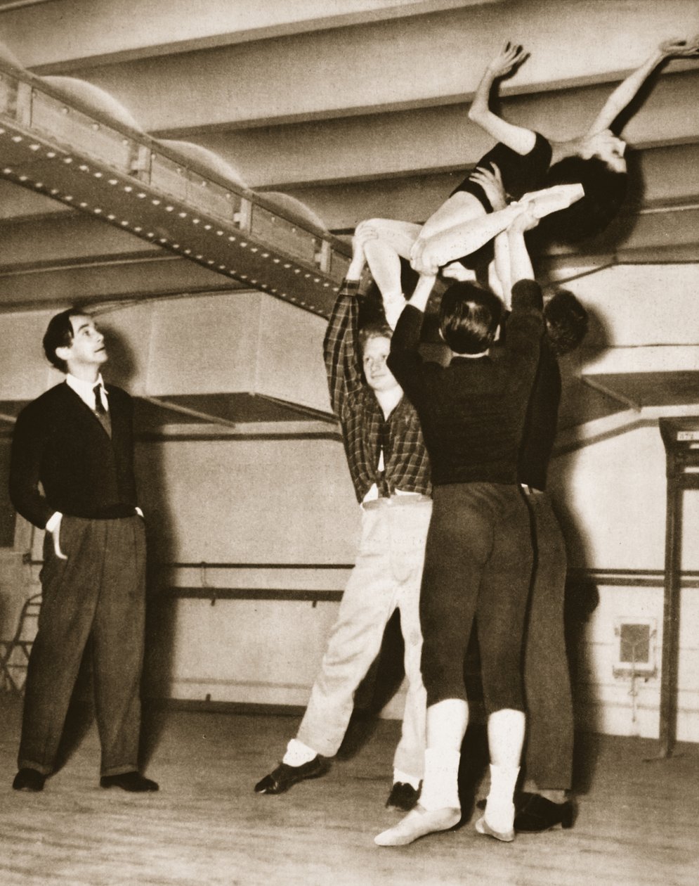 David Lichine během zkoušky pro Un Coeur de Diamant, z Grand Ballet de Monte-Carlo, 1949 (hlubotisk) od French Photographer