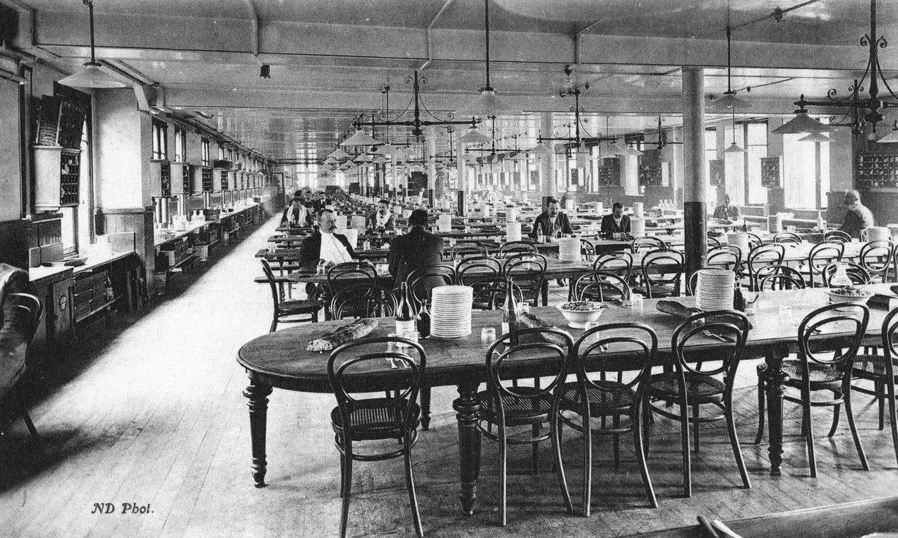 Jídelna pro zaměstnance v Bon Marché Department Stores, Paříž, c.1890 od French Photographer