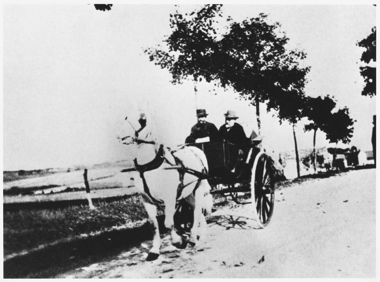Edgar Degas (1834-1917) a přítel na venkově od French Photographer