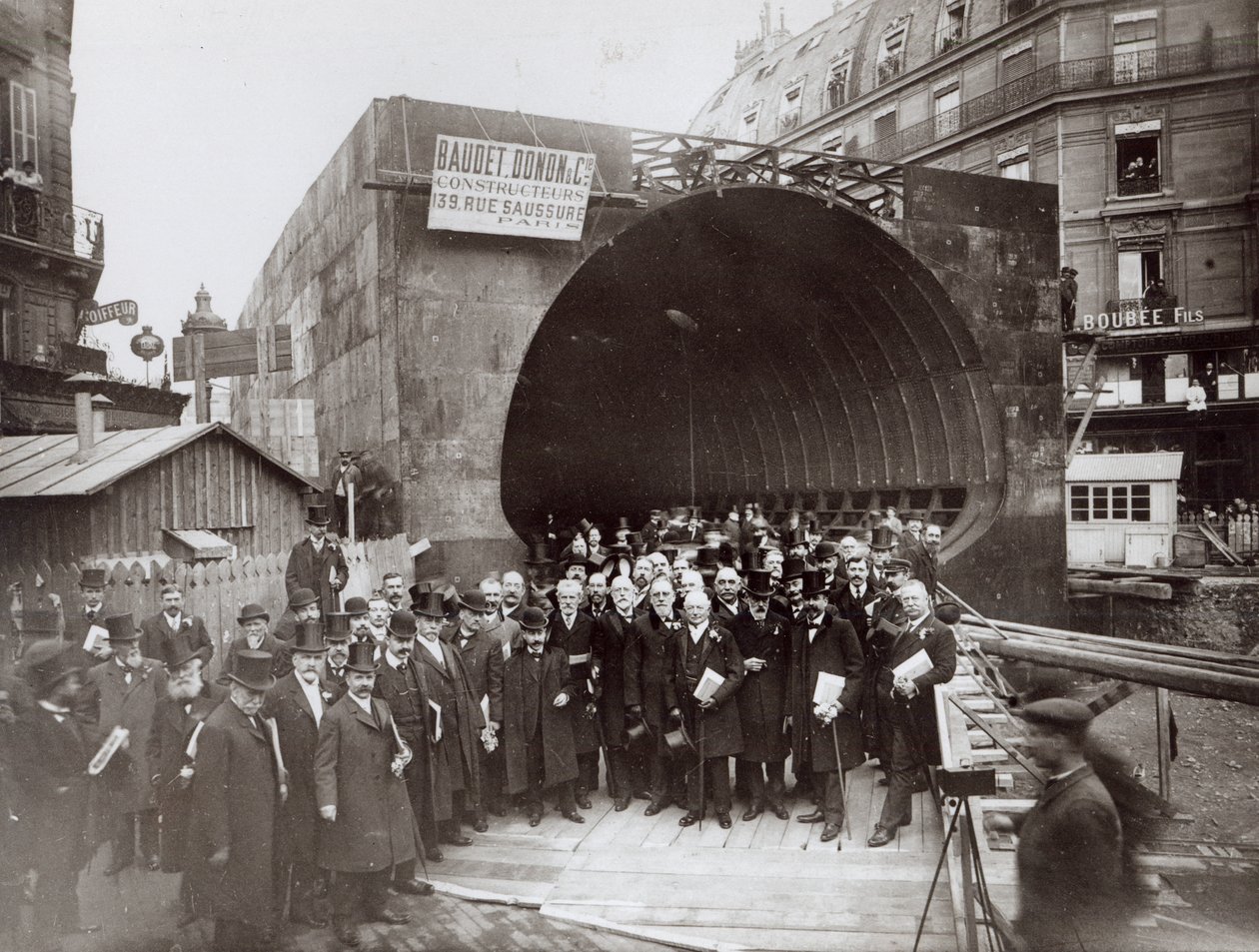Návštěva anglické delegace v Paříži během výstavby metra, cca 1905 od French Photographer
