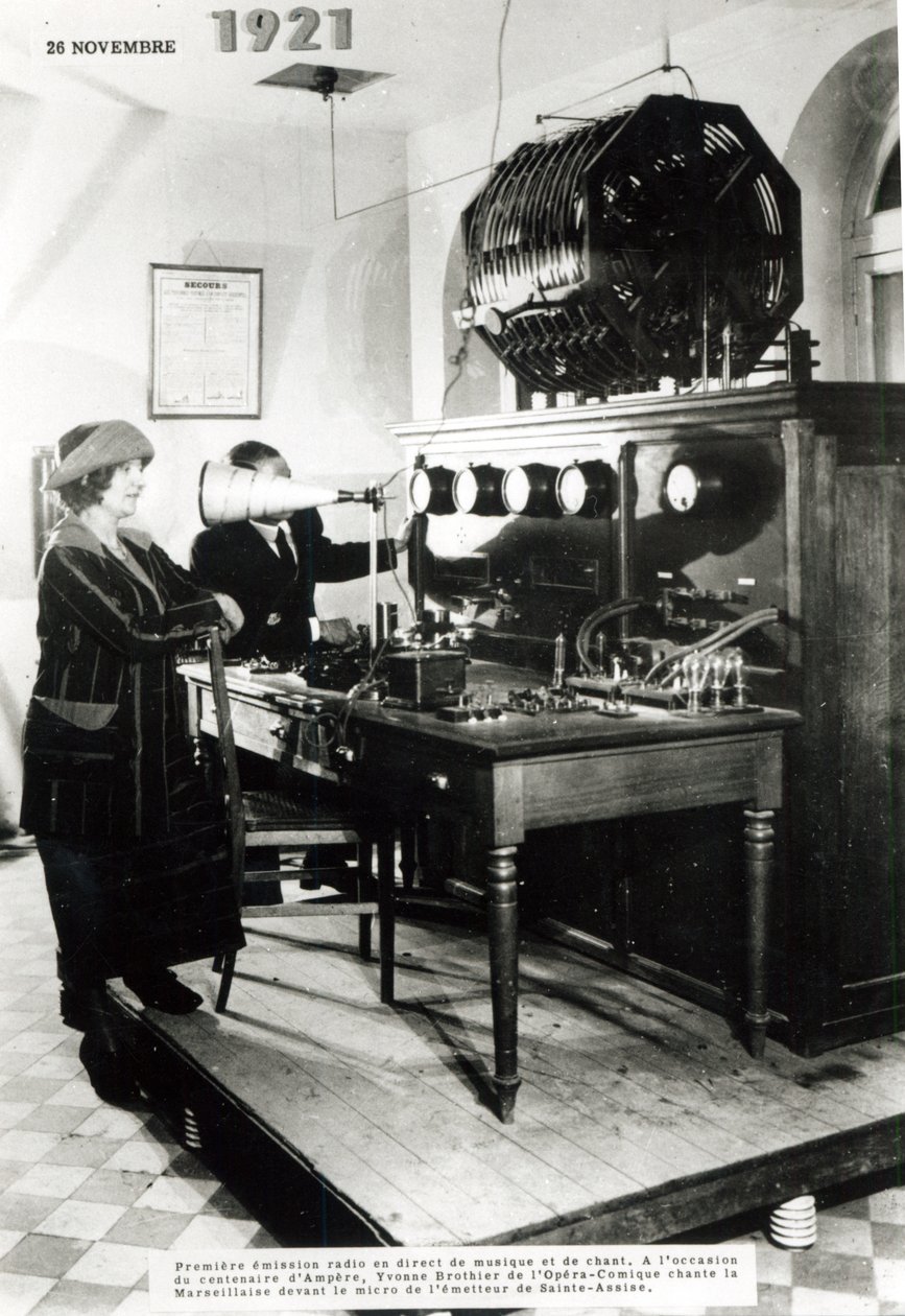 První francouzské veřejné rozhlasové vysílání z rozhlasové stanice Sainte-Assise dne 26. listopadu 1921 od French Photographer