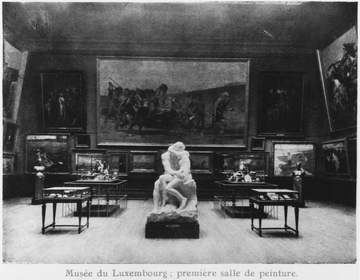 První místnost obrazů s Polibkem od Augusta Rodina, Musee du Luxembourg, Paříž, kolem roku 1910 od French Photographer