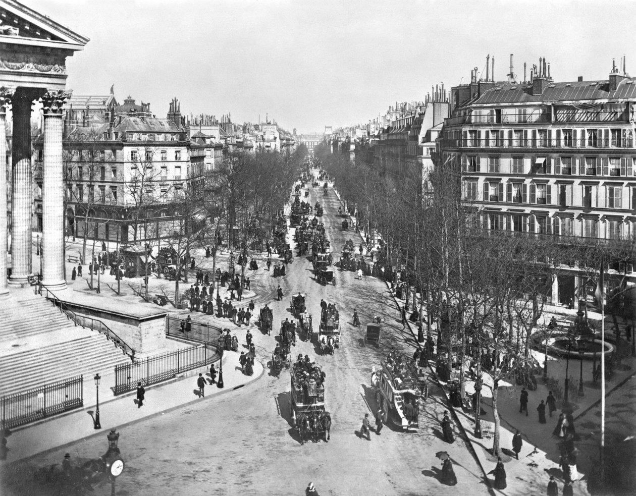 Celkový pohled na náměstí Place de la Madeleine, konec 19. století od French Photographer