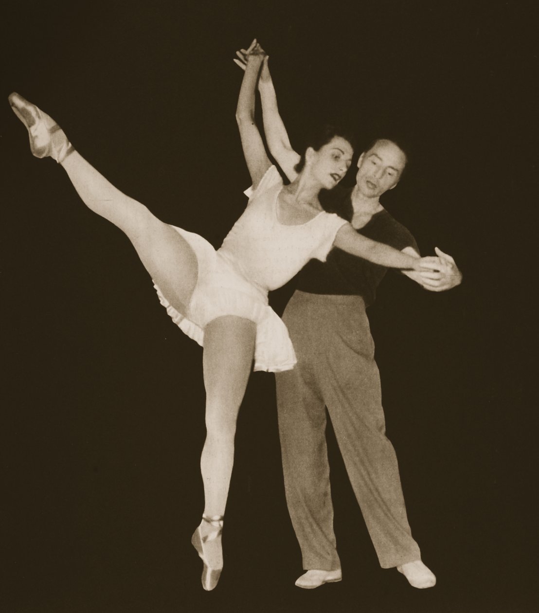 George Balanchine s Tamarou Toumanovou, z Grand Ballet de Monte-Carlo, 1949 (hlubotisk) od French Photographer