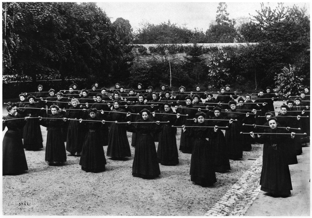 Gymnastika na Normal School of Institutes of Mayenne, c.1900 od French Photographer