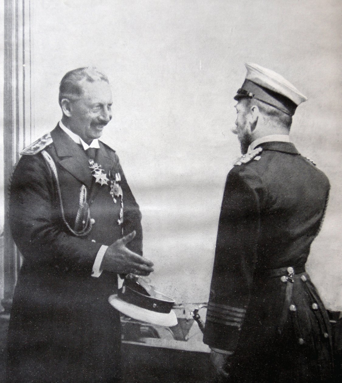 Kaiser Wilhelm II a car Nicholas II, 1914 od French Photographer