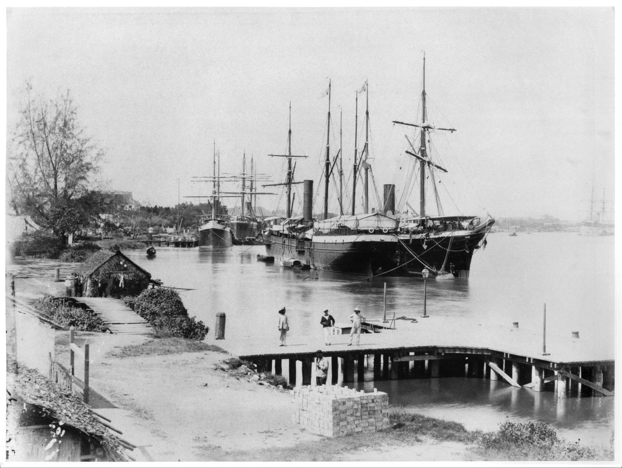 Lodní lodě Messageries Maritimes v Saigonu, kolem roku 1900 od French Photographer