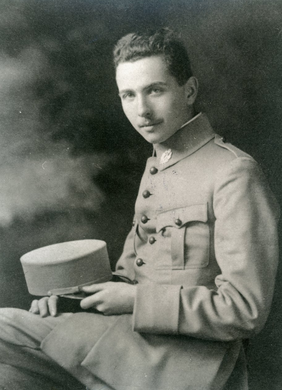 Louis Aragon (1897-1982) v uniformě od French Photographer