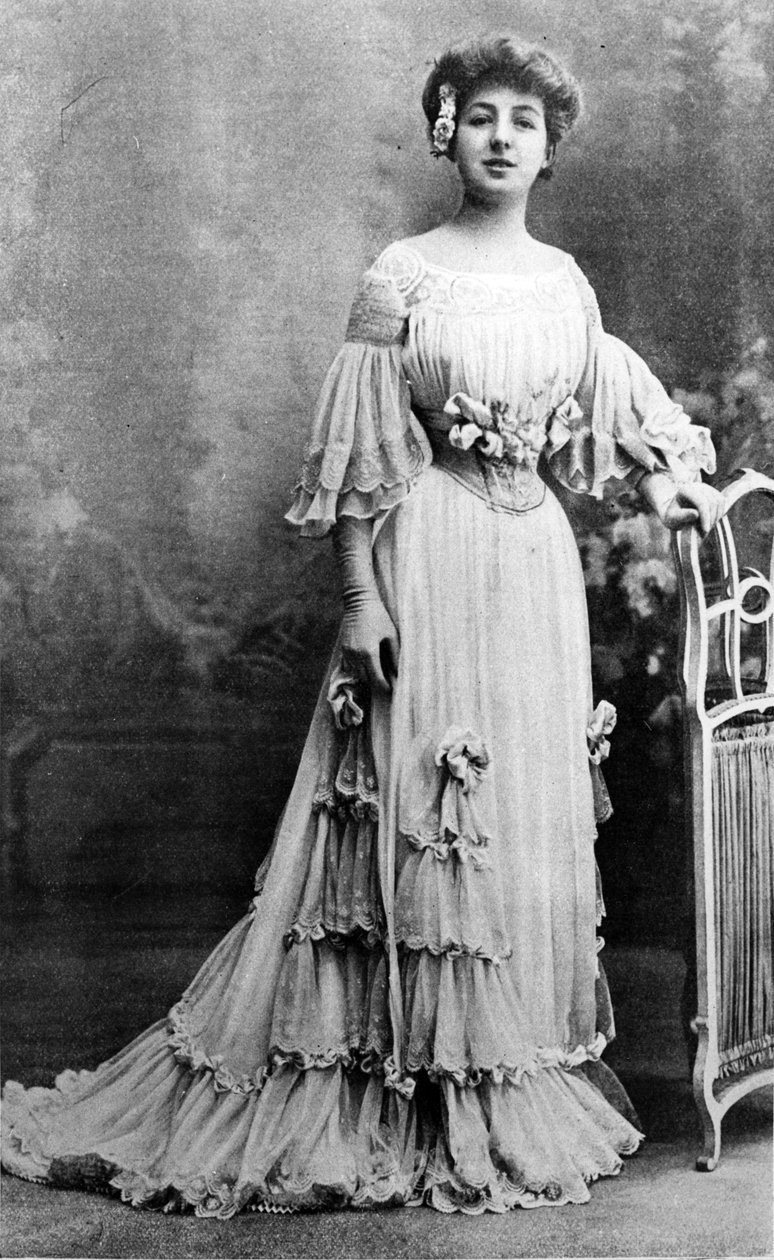 Mademoiselle Régnier v outfitu od Jacquese Douceta, 1903 od French Photographer