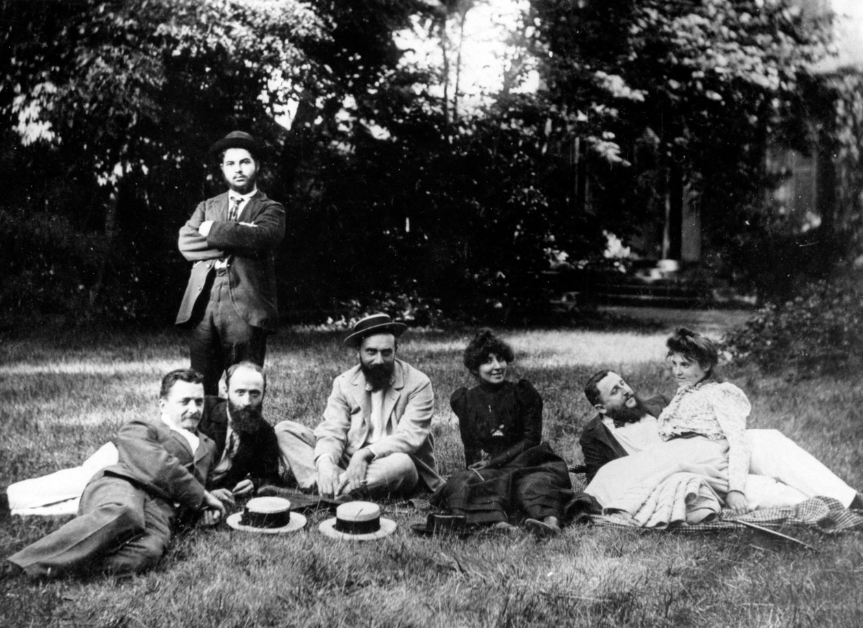 Členové skupiny Nabis sedí v zahradě Relais, domova Natansonů ve Villeneuve sur Yonne od French Photographer