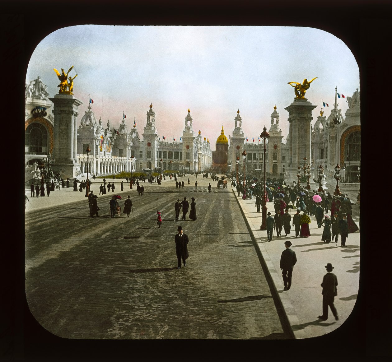 Pařížská expozice: Esplanade des Invalides, Paříž, 1900 (sklíčko s lucernou) od French Photographer