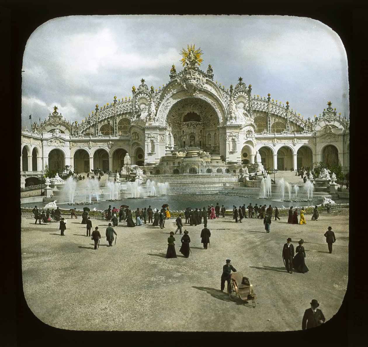 Pařížská expozice: Palác elektřiny, 1900 (skluzavka s lucernou) od French Photographer
