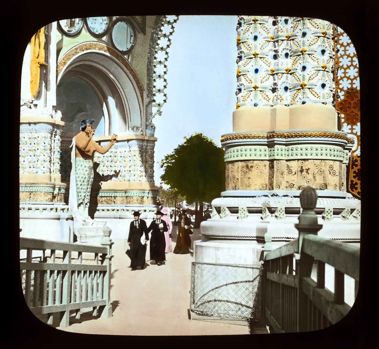 Pařížská expozice: Place de la Concorde, vstupní brána, 1900 (skluz s lucernou) od French Photographer