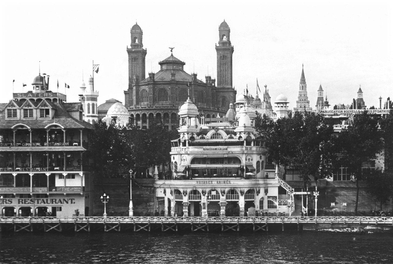Pavilony podél řeky, Světová výstava 1900, 1900 od French Photographer