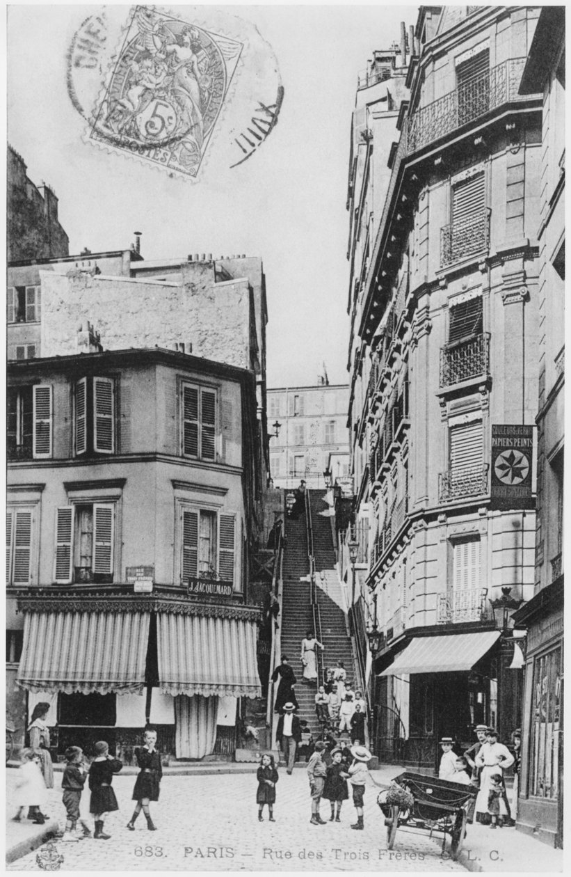 Pohlednice zobrazující Rue des Trois Freres v Paříži, kolem roku 1900 od French Photographer