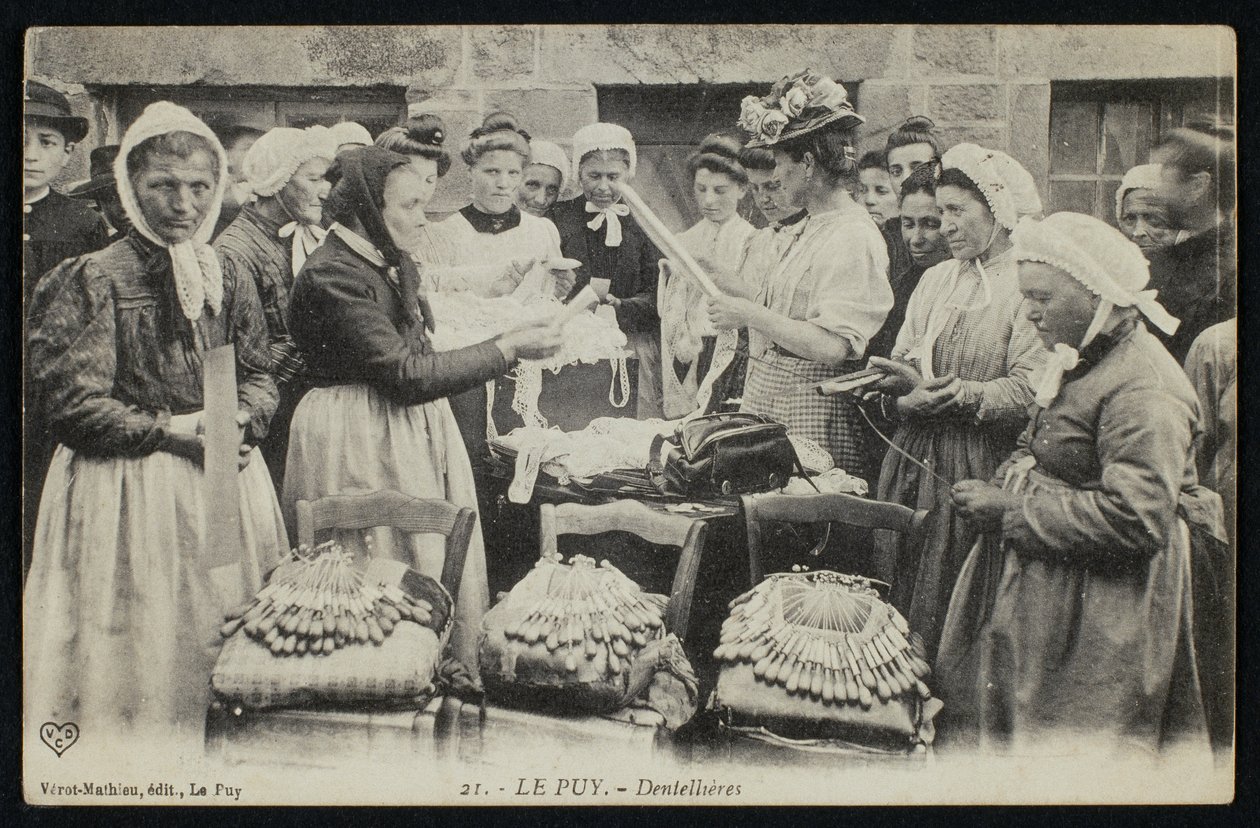 Pohlednice zobrazující krajkářky z Le Puy, kolem roku 1900 od French Photographer