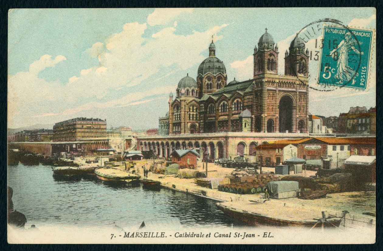 Pohlednice zobrazující katedrálu Sainte-Marie-Majeure a kanál Saint-Jean v Marseille, Francie, kolem roku 1900 (barevné černobílé foto) od French Photographer