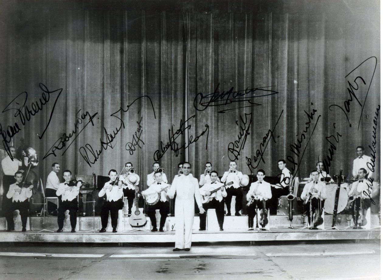 Ray Ventura a jeho jazzová kapela ve 30. letech (asi 1936-39) od French Photographer