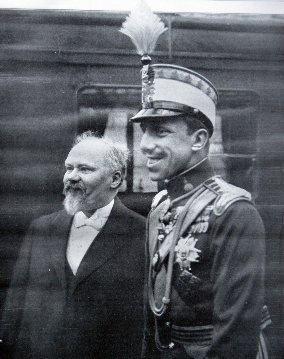 Raymond Poincare pozdravuje španělského krále Alfonse XIII od French Photographer