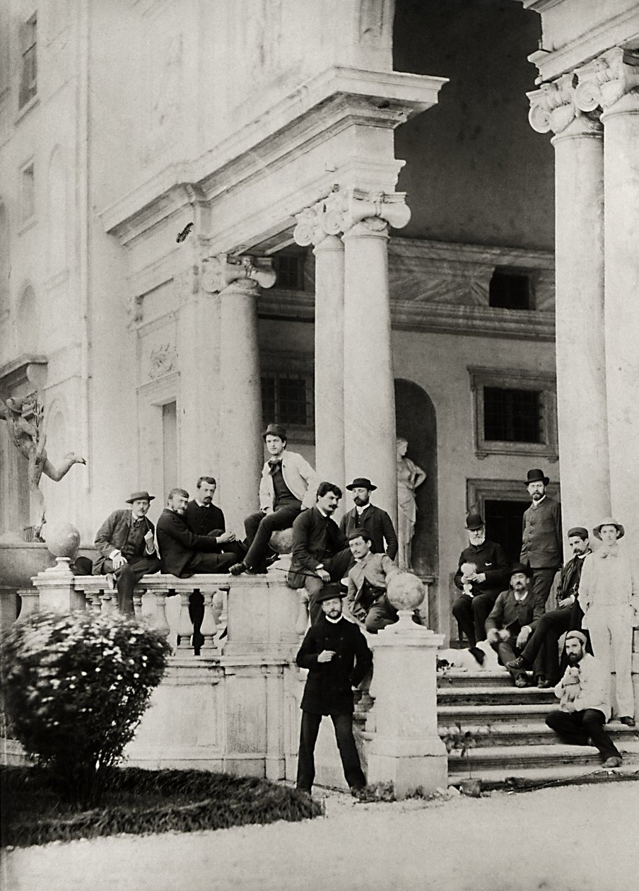 Obyvatelé Villa Medici v Římě, fotografii zaslal a věnoval Claude Debussy (1862-1918) svým rodičům, 1884-85 od French Photographer