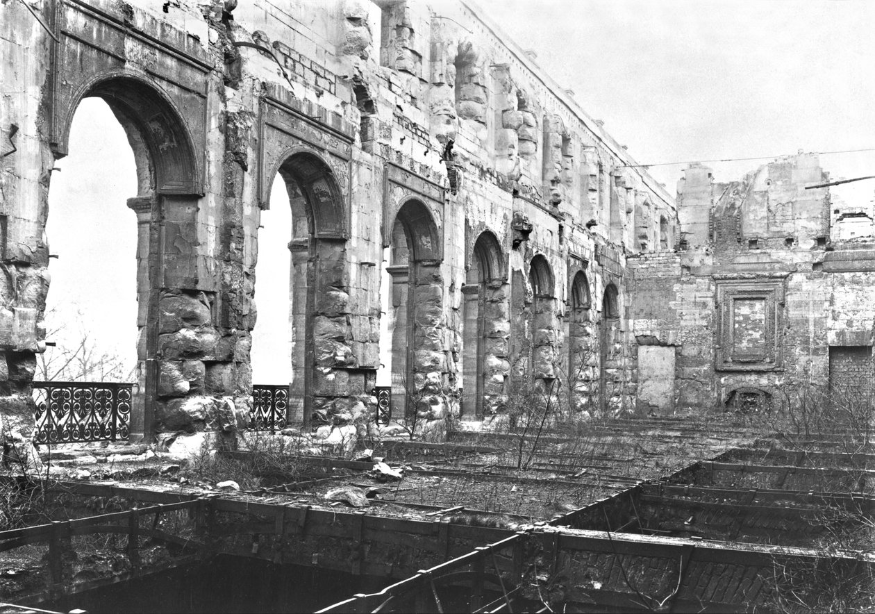 Ruiny Cour des Comptes během komuny Paříž, 1871 od French Photographer