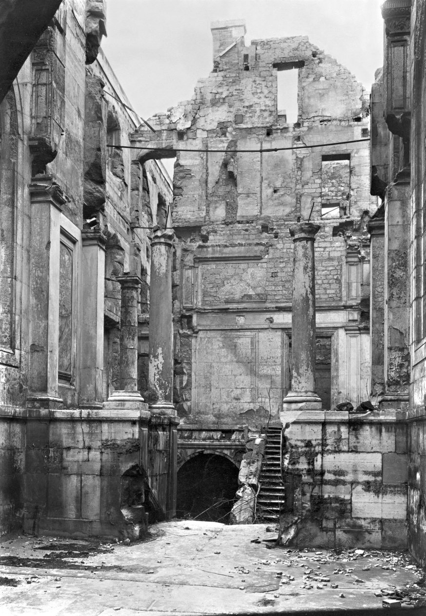 Ruiny Cour des Comptes během komuny Paříž, 1871 od French Photographer