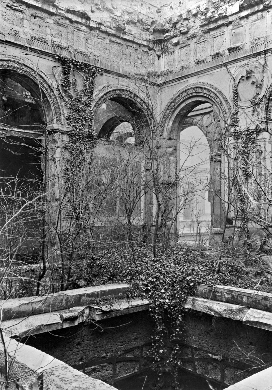 Ruiny Cour des Comptes během komuny Paříž, 1871 od French Photographer
