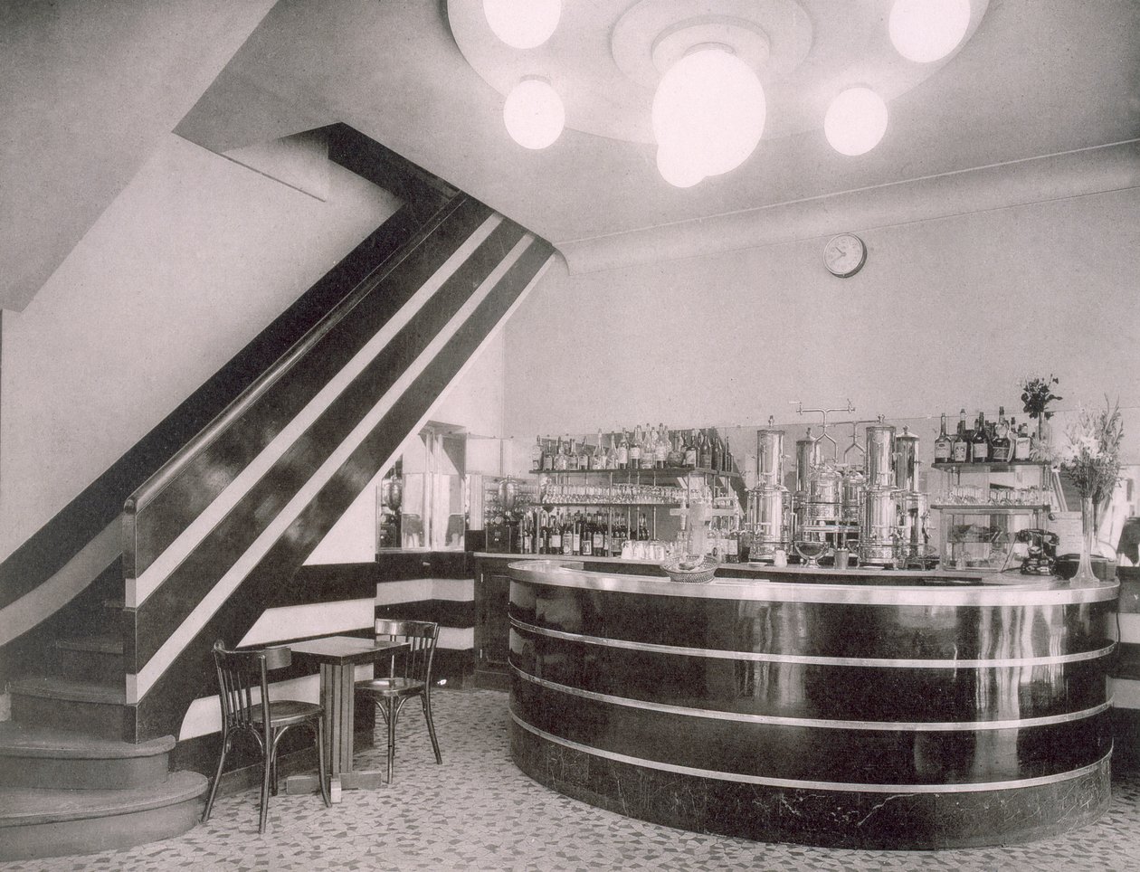Bar Torcy, navržený Deschanelem a J. Dussolierovými, 20. léta 20. století od French Photographer