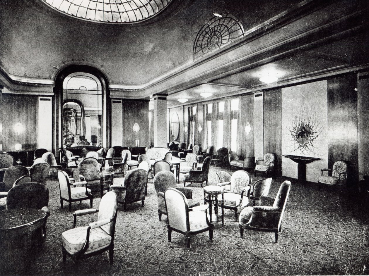 Velký salon na zaoceánské lodi Paříž, červenec 1921 od French Photographer