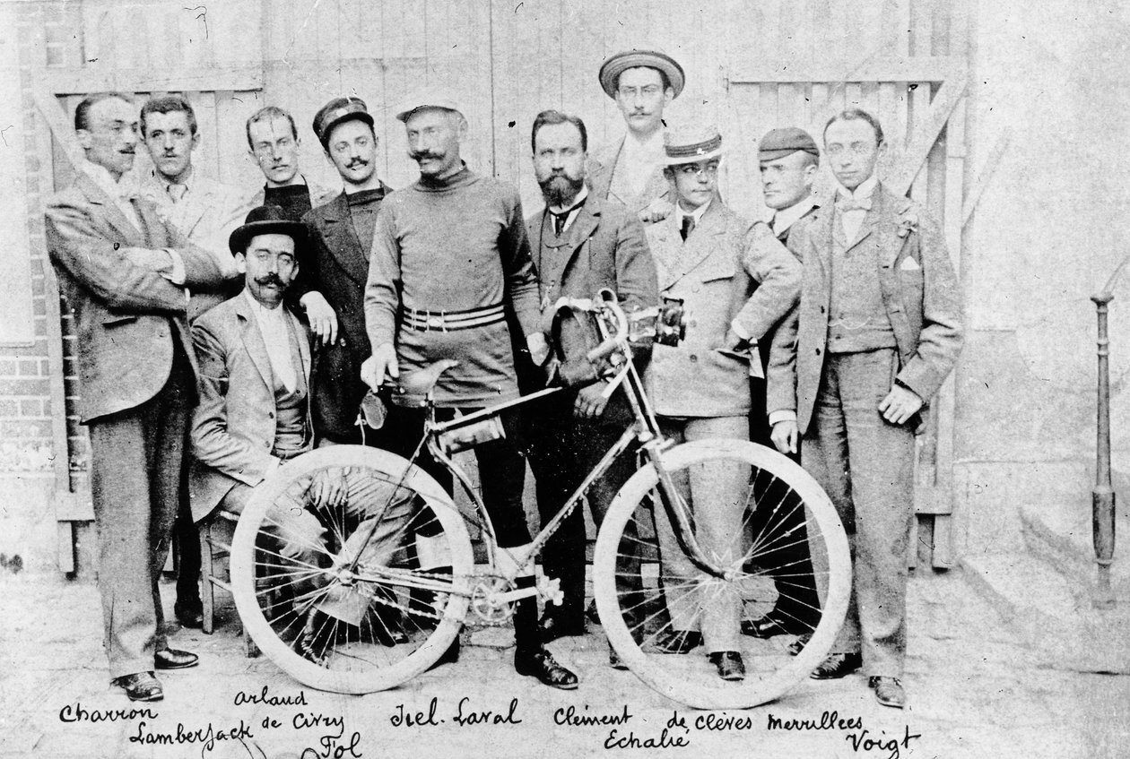 Závodní cyklista Jiel-Laval se svým kolem Clement, druhý v závodě Paris-Brest, 1891 od French Photographer
