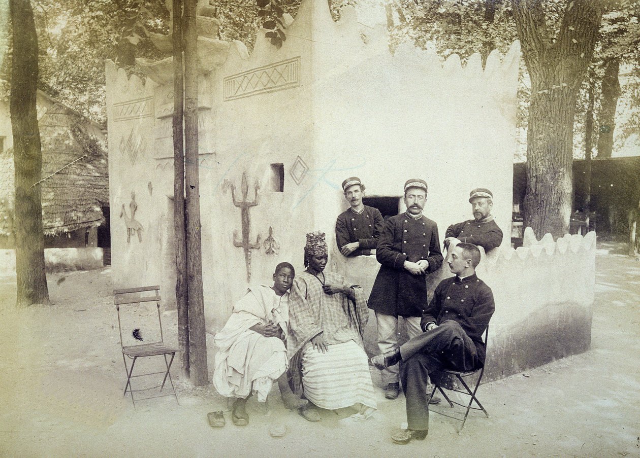 Senegalská vesnice na světové výstavě v roce 1889 v Paříži od French Photographer
