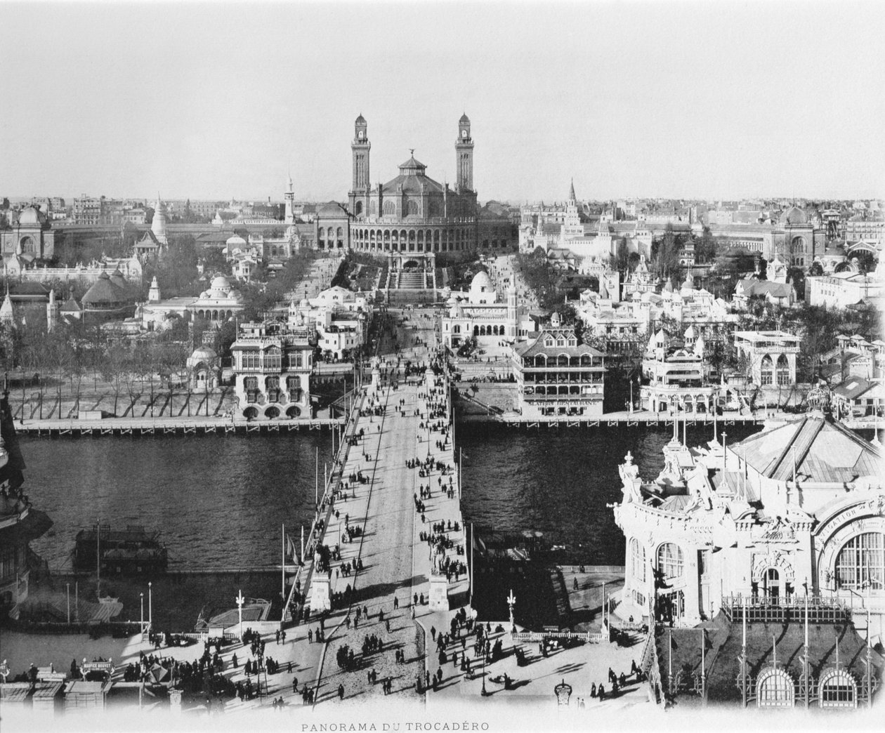 Trocadero při pohledu z Eiffelovy věže - Světová výstava v Paříži, 1900 od French Photographer