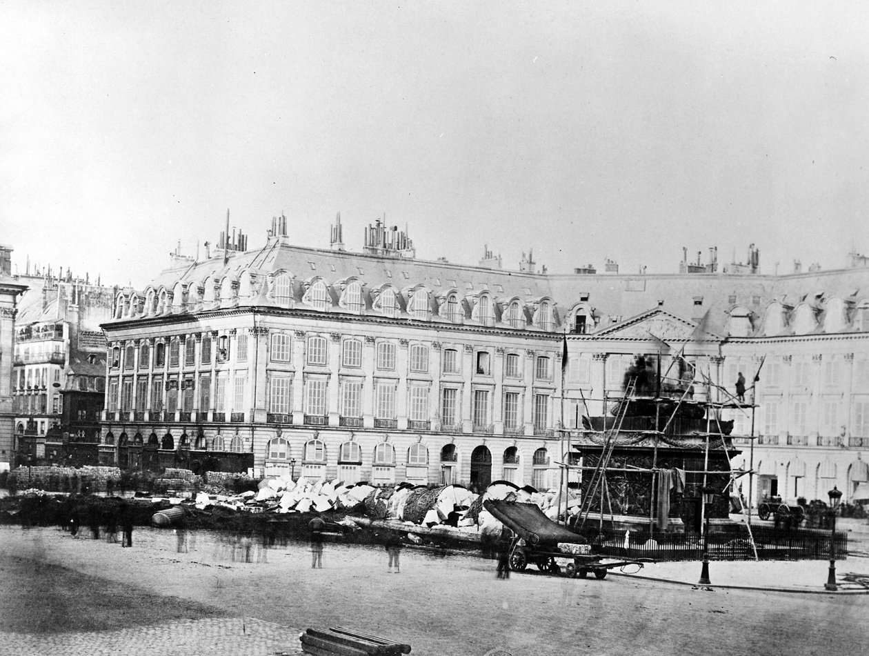 Sloup Vendôme demontován, 1871 od French Photographer