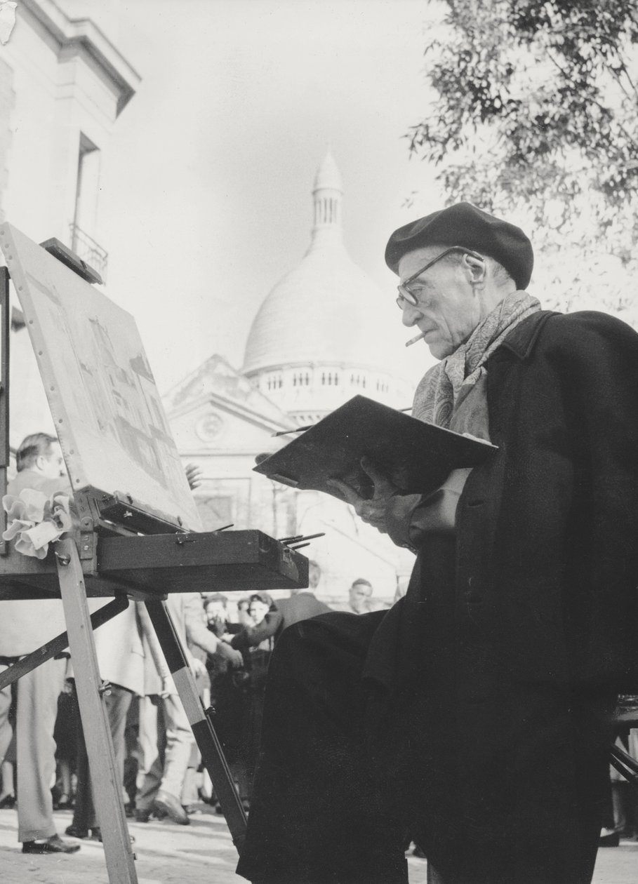 Umělec Maurice Utrillo maluje na svém stojanu na Montmartru v Paříži v 50. letech 20. století od French Photographer