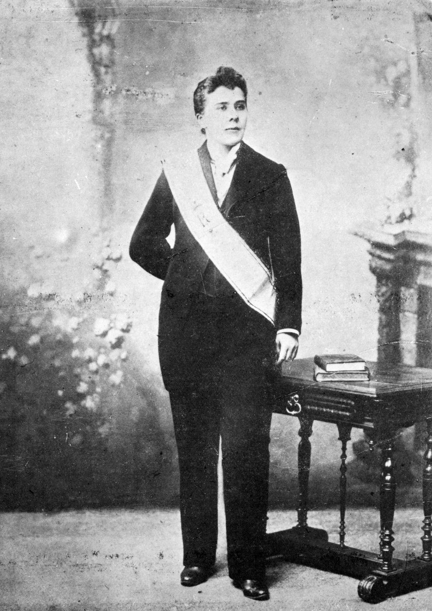 Takzvaná Diana Vaughanová, oblečená jako inspektorka palladismu, kolem roku 1895 od French Photographer
