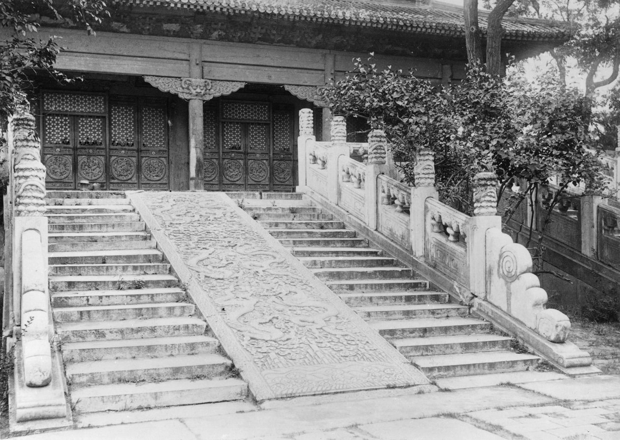 Hrobka císaře Yong Lo (1359-1424) v Pekingu, Čína od French Photographer