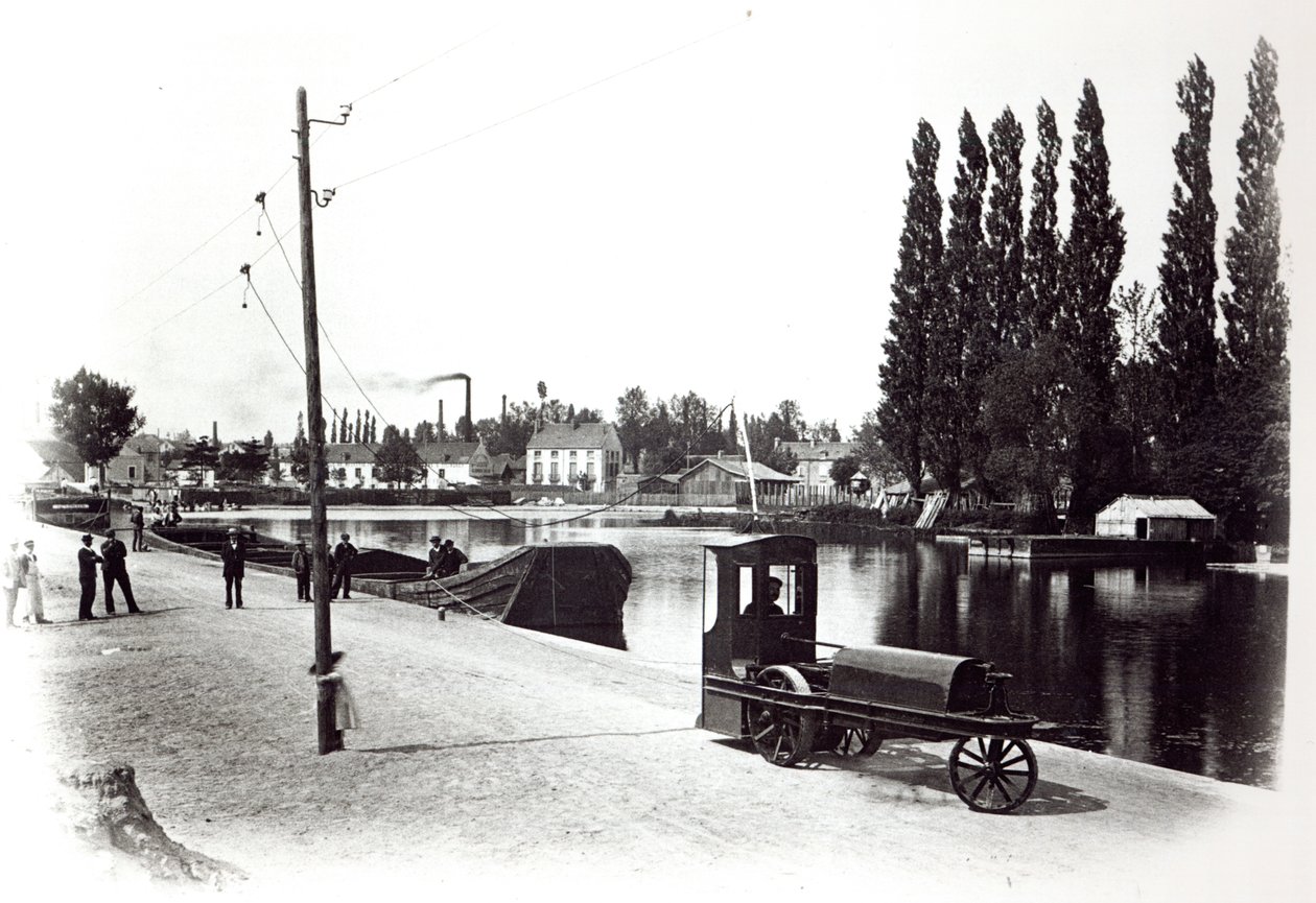Traktor tahající loď v Dijonu, 1894-5 od French Photographer