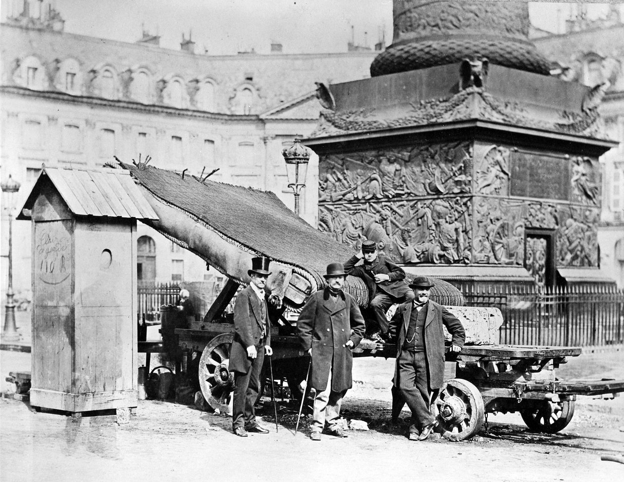 Vojska Pařížské komuny na Place Vendôme, 1871 od French Photographer