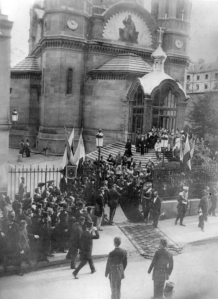 Car Nicholas II opouští katedrálu Saint-Alexandre-Nevsky v Paříži, 1896 od French Photographer